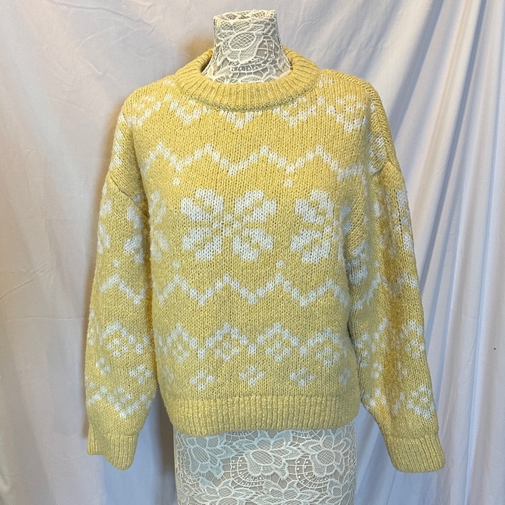 H&M Yellow and White Patterned Women's Sweater